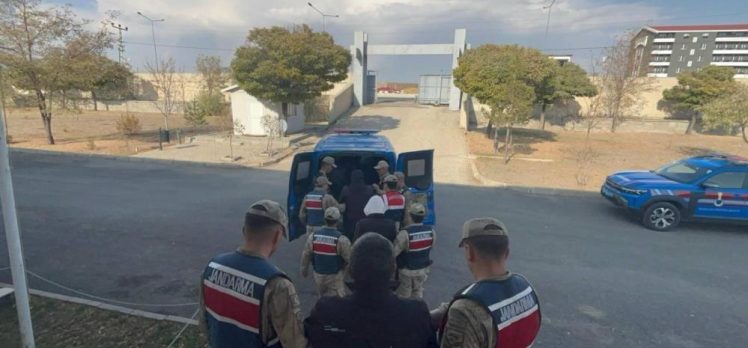 Erzurum’un Horasan ilçesinde, kaçak kazı operasyonunda Jandarma ekiplerince 4 şahıs yakalandı.