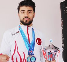 Hem eğitmen, hem şampiyon