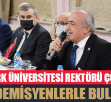 Rektör Çomaklı, yıllık yayın sayıları 5 ile 9 arasında olan öğretim üyeleriyle bir araya geldi