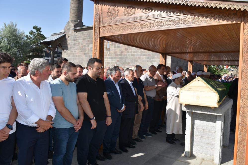 Hacı Mustafa Taşkesenlioğlu,dün toprağa verildi.