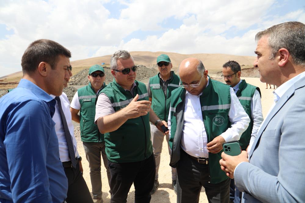 Bölge Müdürü Yavuz, Erzurum Söylemez Barajı şantiyesinde ve Hınıs Başköy Barajı’nda incelemelerde bulundu