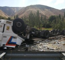 Tortumda’da seyir halindeki tır yola devrildi felaket kazada şoför feci şekilde hayatını kaybetti!