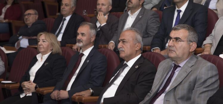 Atatürk Üniversitesinde Mavi Salonda ‘Program Akran Değerlendirme Çalıştayı’ düzenlendi..