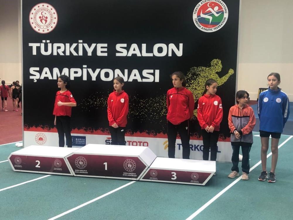 Atletizm U14 Türkiye şampiyonası yarışlarında Aşkale Belediye Spor 2 madalya daha kazandı.