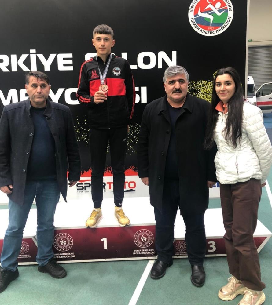 Atletizm U16 Türkiye şampiyonası ilk gün yarışlarında Aşkaleli sporcular ilk madalyalarını kazandı.