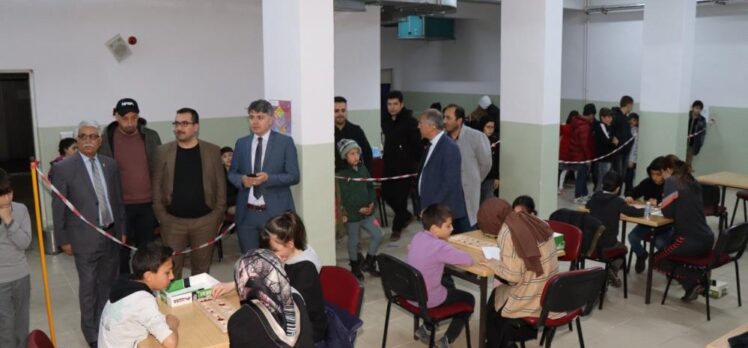 Erzurum’un Oltu ilçesinde Okullar Arası Zeka Oyunları Turnuvası düzenlendi.