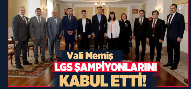  Vali Okay Memiş, LGS’de Türkiye birinciliği elde eden öğrencileri, aileleriyle birlikte kabul etti.