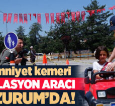 Jandarma ‘Emniyet Kemeri Simülasyon Aracı’ Erzurum’da vatandaşlara uygulamalı trafik eğitimi verdi.