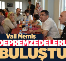 Erzurum Valisi Okay Memiş’te Erzurum’da misafir edilen depremzede misafirlerle buluştu.