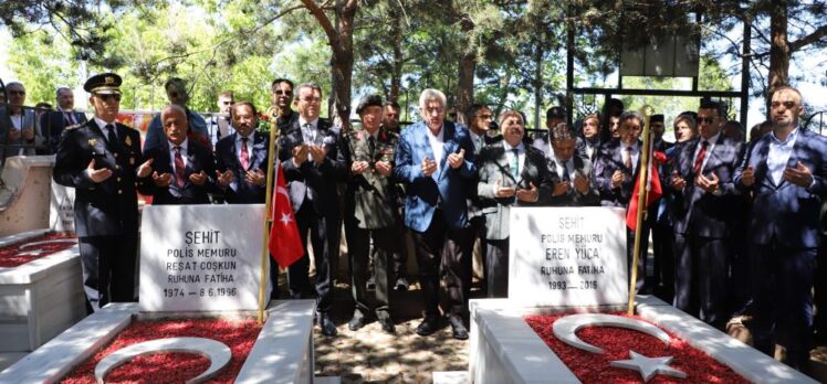 Atatürk Üniversitesi Rektörü Prof. Dr. Ömer Çomaklı,15 Temmuz kahramanlarını unutmayacağız.