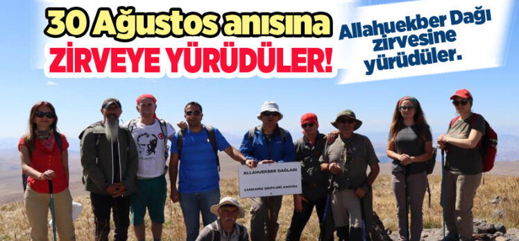 Erzurum’da bir grup doğasever, 30 Ağustos Zafer Bayramı anısına zirve yürüyüşü gerçekleştirdi.