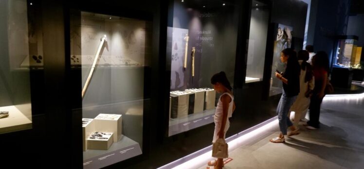 Erzurum Müzesi, Eski Taş Çağı’ndan Cumhuriyet’e uzanan bir yolculukla ziyaretçilerini büyülüyor.