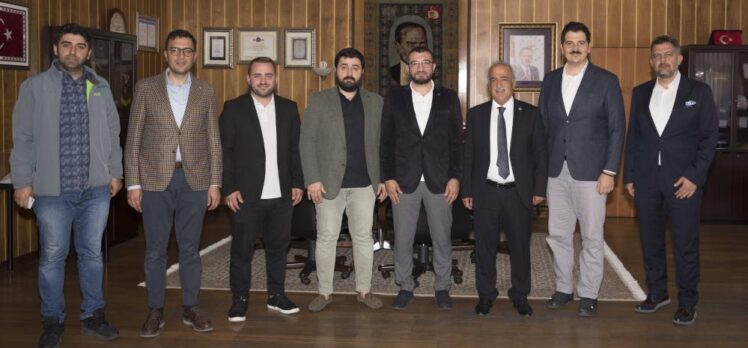 Türkiye Gençlik STK’ları Platformu Yönetimi Rektör Prof. Dr. Ömer Çomaklı’yı ziyaret etti.