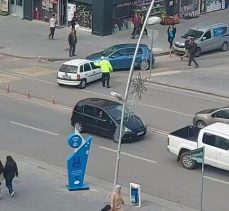 Erzurum’un en işlek caddesinde acemi bir şoför trafik polisini uğraştırdı!….
