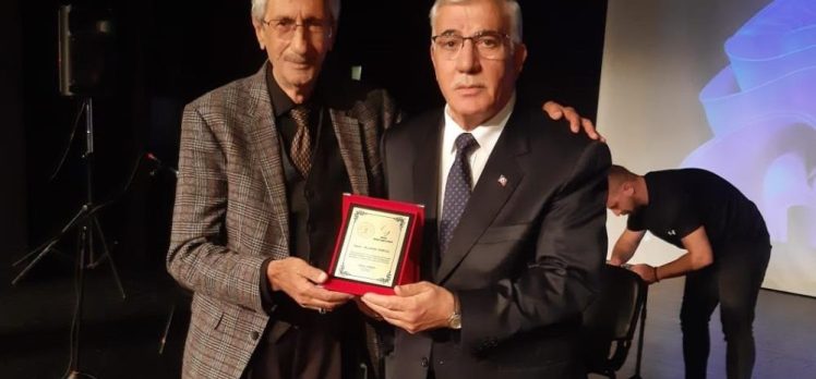 “Bar” Şiiri’nin Şairi Saadettin Akatay, İbrahim Erkal Dadaş Kültür Merkezi’nde anıldı.