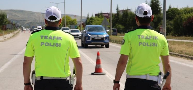 Erzurum Trafik Tescil ve Denetim Şubesi ekiplerince 1 haftada 2 bin 124 sürücüye ceza kesildi!