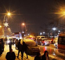 Erzurum’da dün akşam saatlerinden itibaren etkili olan kar yağışı hayatı olumsuz olarak etkiliyor.