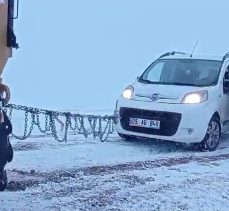 Erzurum – Tekman karayolunda yoğun kar yağışı  ve sis sürücüleri zor durumda bıraktı!