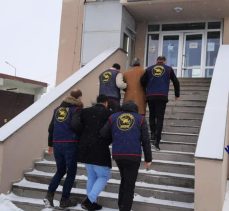 Erzurum’da kasten adam öldürme suçundan aranan 2 kişi  jandarma ekiplerince yakalandı.