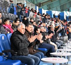 Erzurumspor’U iç saha maçlarını yakından takip eden Vali Çiftçi, galibiyet sevincine ortak oldu.