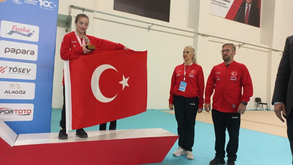 Erzurumlu özel sporcu Sümeyye Uruk, Jimnastik şampiyonasında dünya ikincisi oldu..