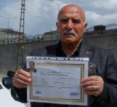 Erzurum’da yaşayan 76 yaşındaki Eşref Karslı, son sınav hakkında hayalindeki ehliyete kavuştu.