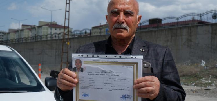 Erzurum’da yaşayan 76 yaşındaki Eşref Karslı, son sınav hakkında hayalindeki ehliyete kavuştu.