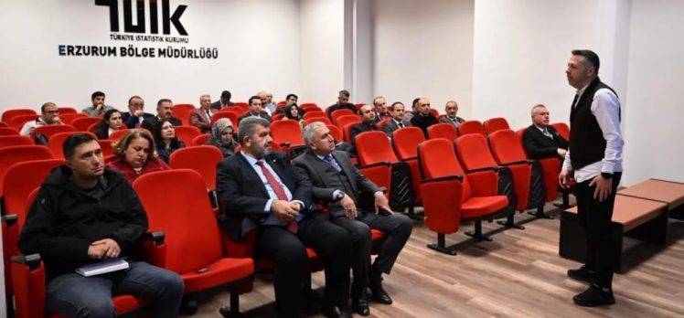 Erzurum Valiliğinin personeline Kalite Yönetim Sistemi eğitimi TÜİK Eğitim Salonunda başladı.