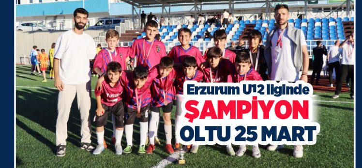 Erzurum U12 liginde namağlup olarak şampiyon olan Oltu 25 Mart spor minikleri kupasını aldı.