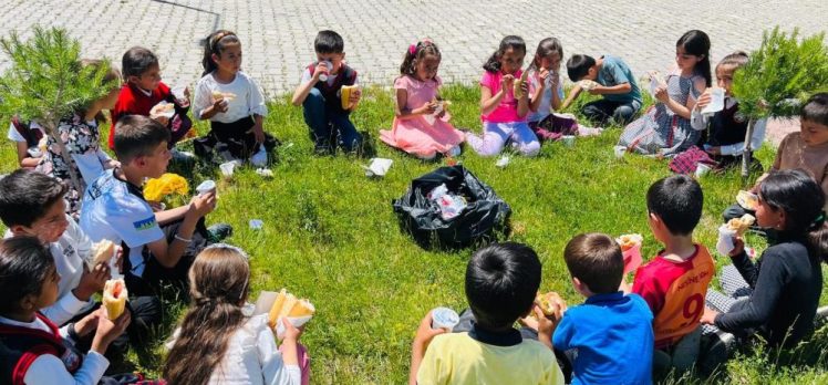 Aşkale Gençlik Hizmetleri Merkezi Müdürlüğü yaptığı faaliyetler ile adından sıkça söz ettiriyor.