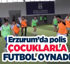 Polis Erzurum’da çocuklarla futbol oynadı