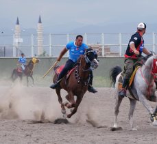 “Atasporu” olarak ifade edilen cirit maçları Erzurum’da nefes kesmeye devam ediyor.