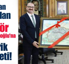 Başkan Uçar, Rektör Hacımüftüoğlu’nu yeni görevine atanmasından dolayı makamında tebrik etti.