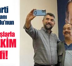 AK Parti İl Başkanı Küçükoğlu, ziyarete gelen vatandaşlarla sohbet ederek ‘Selfie’ çekim yaptı.