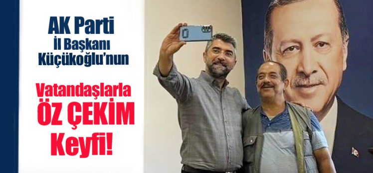 AK Parti İl Başkanı Küçükoğlu, ziyarete gelen vatandaşlarla sohbet ederek ‘Selfie’ çekim yaptı.