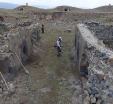 Erzurum-Tarihin İzinde Ecdada Vefa Projesi” kapsamında tabyalar gün yüzüne çıkarılıyor.