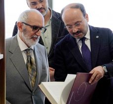 ETÜ Kütüphanesi, Prof. Dr. Turgut Karabey’in kitap bağışı ile akademik mirasını güçlendiriyor!..