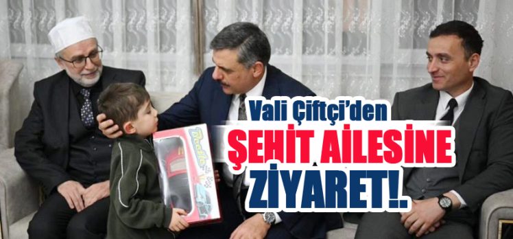 Erzurum Valisi Mustafa Çiftçi, Şehit Uzman Çavuş Burak Tortumlu’nun ailesini ziyaret etti. Erzurum Valisi Mustafa Çiftçi, Şehit Uzman Çavuş Burak Tortumlu’nun ailesini ziyaret etti.