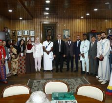 Hacımüftüoğlu,15 ülkeden yaz okulu için Atatürk Üniversitesine gelen öğrencileri misafir etti