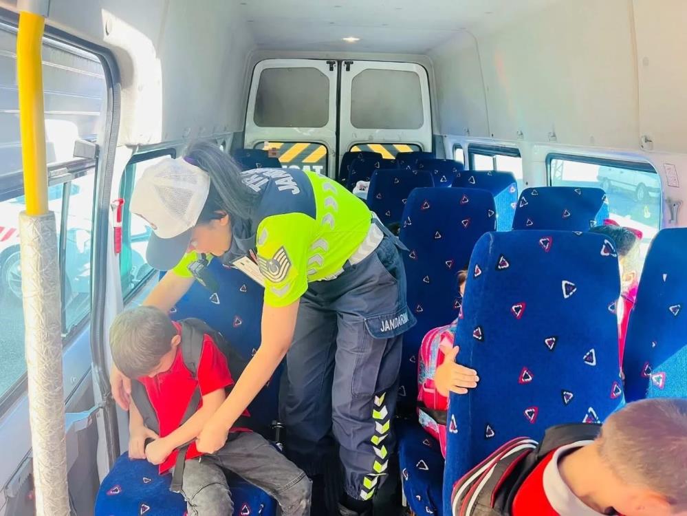 Erzurum’da Çocuk ve Gençlerin Korunmasına yönelik okul çevreleri ile servis araçları denetlendi.