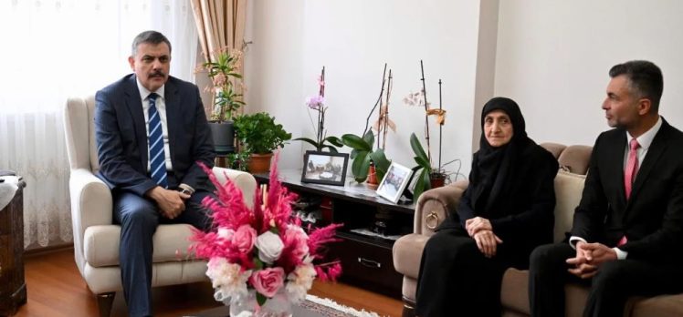 Vali Mustafa Çiftçi, Şehit düşen Üsteğmen İsmail Aksu’nun kıymetli ailesini ziyaret etti. Vali Mustafa Çiftçi, Şehit düşen Üsteğmen İsmail Aksu’nun kıymetli ailesini ziyaret etti.