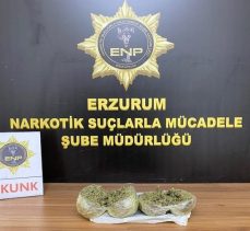 Erzurum’da polisin düzenlediği operasyonda 937 gram uyuşturucu maddesi ele geçirildi…..