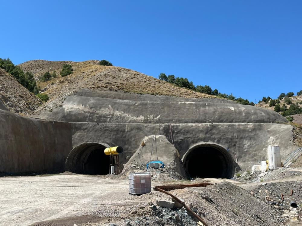 Karayolları 12. Bölge Müdürlüğü 2025 yılı faaliyet raporu açıklandı.Tünel çalışmaları devam ediyor…