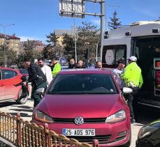 Erzurum’da sürücü araç içerisindeki köpek üzerine atlayınca direksiyon hakimiyetini kaybetti…